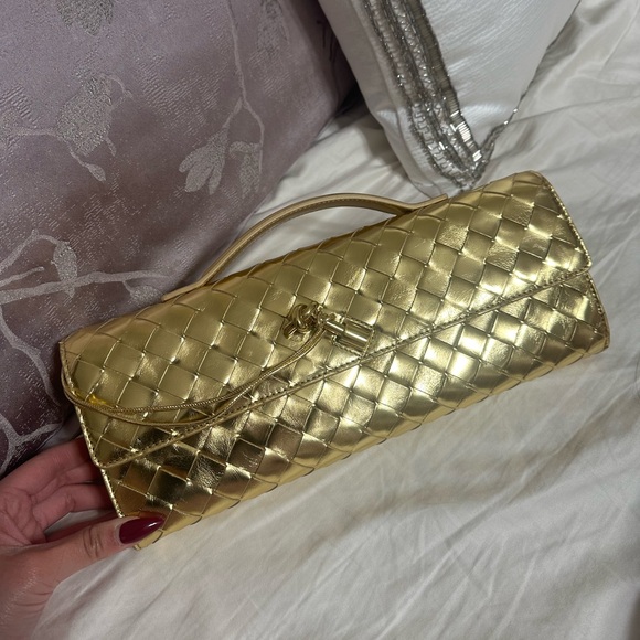 BOTTEGA VENETA Andiamo Clutch - Picture 15 of 15
